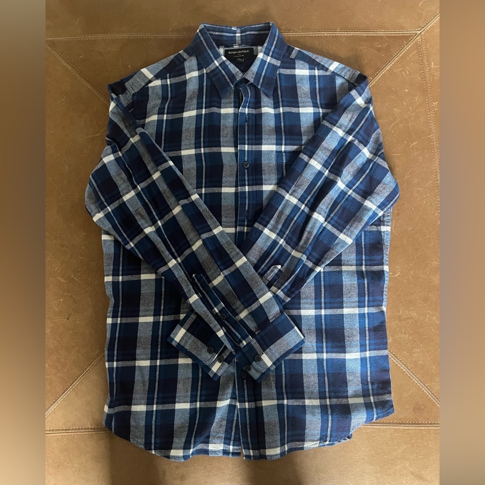 Banana Republic men’s long-sleeve blue & white button down flannel shirt - Large